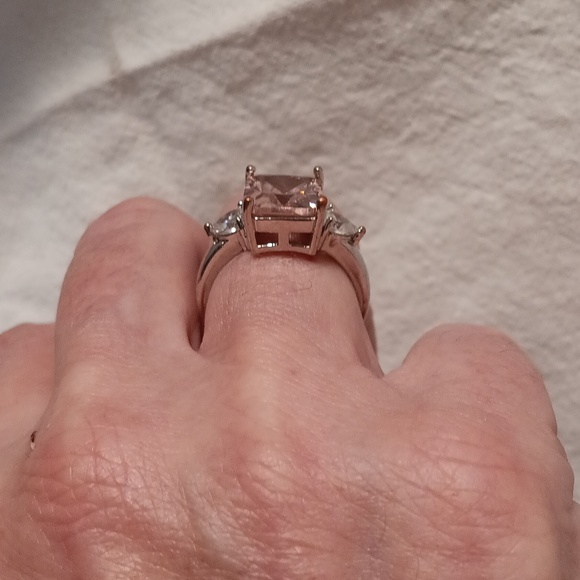 Pink zirconia ring size 8.75 - Picture 4 of 4